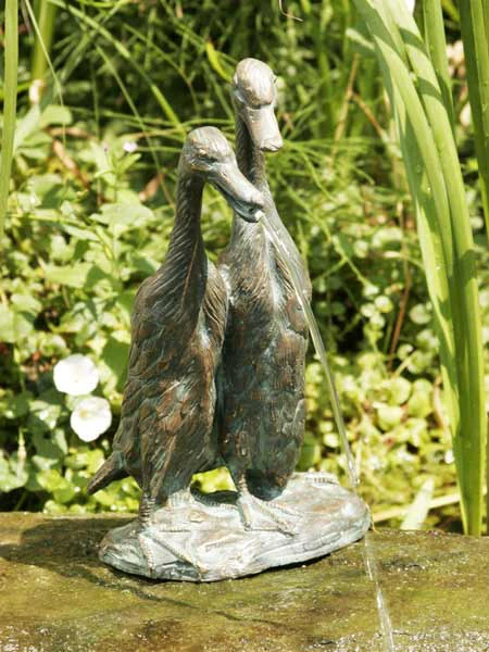 Laufenten-Wasserspeier (Artikel Nr. 88777) 1 Laufenten-Wasserspeier (Artikel Nr. 88777)